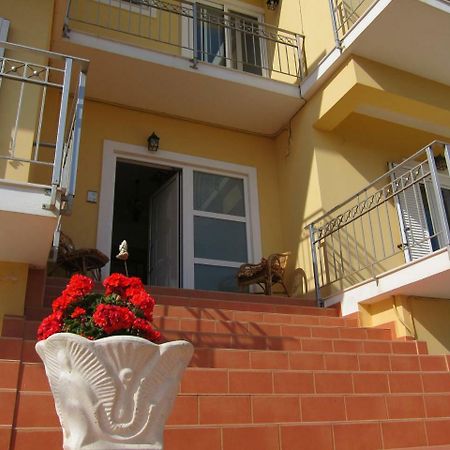 Baladinos Apartments Gerani  エクステリア 写真