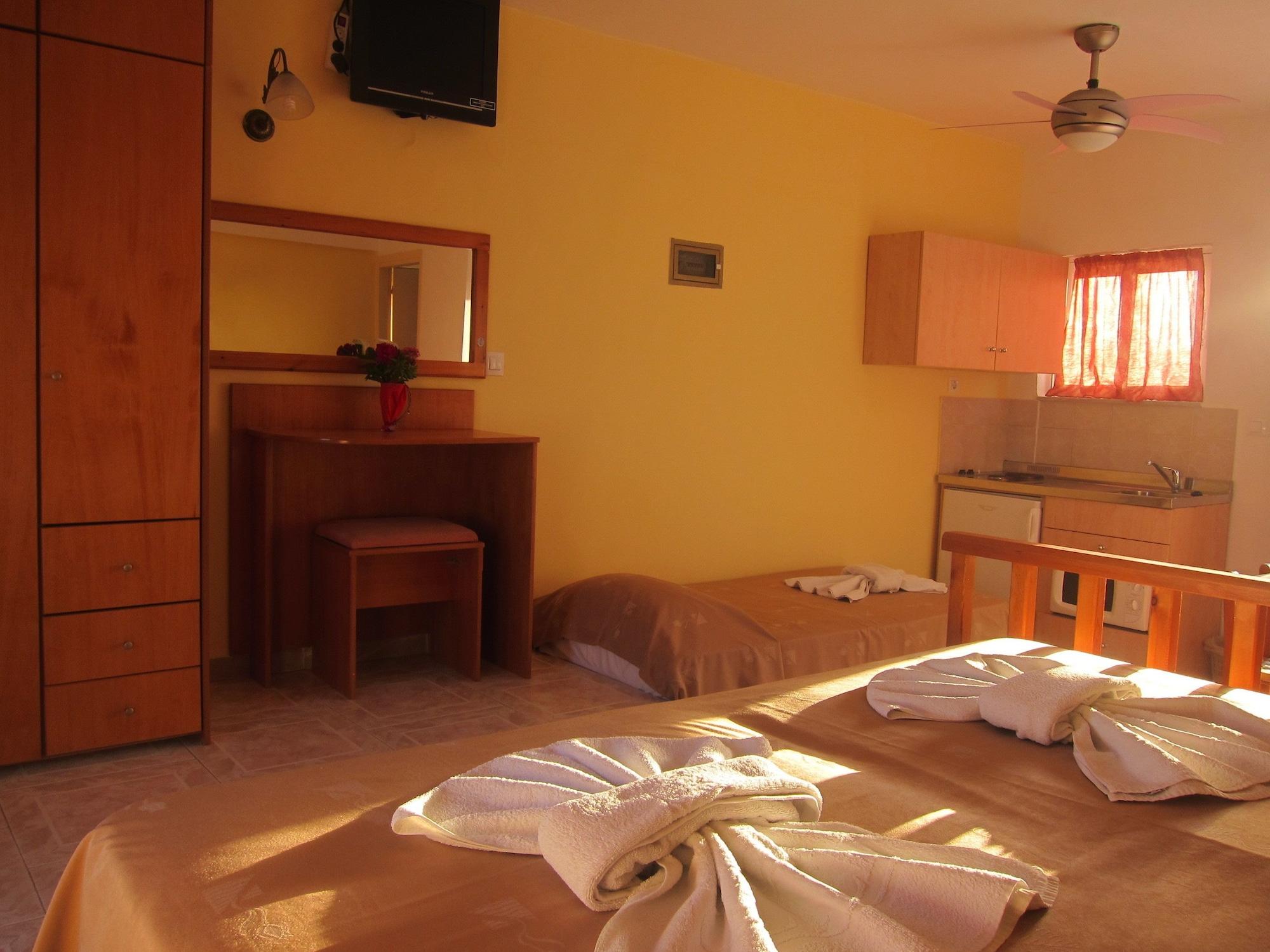 Baladinos Apartments Gerani  エクステリア 写真