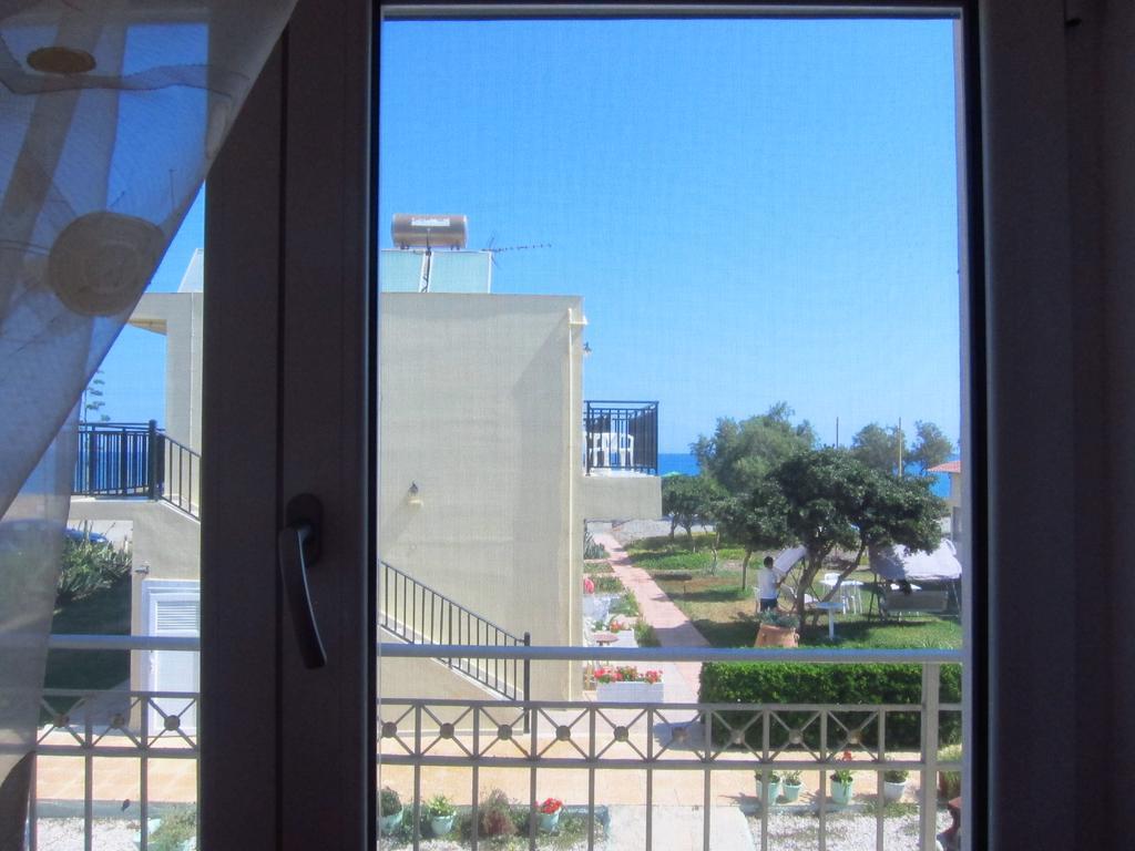 Baladinos Apartments Gerani  エクステリア 写真