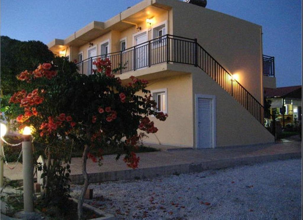 Baladinos Apartments Gerani  エクステリア 写真