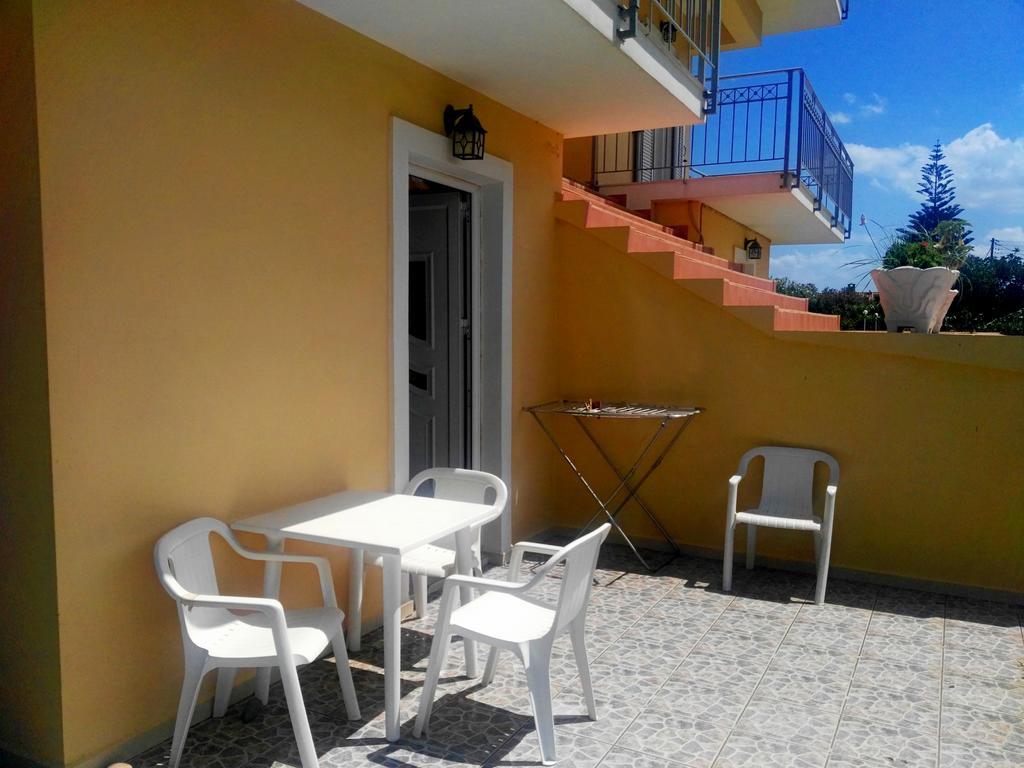 Baladinos Apartments Gerani  エクステリア 写真